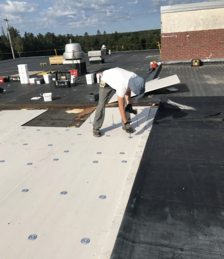 شركة عزل أسطح الأحساء | خبرة وجودة في التنفيذ