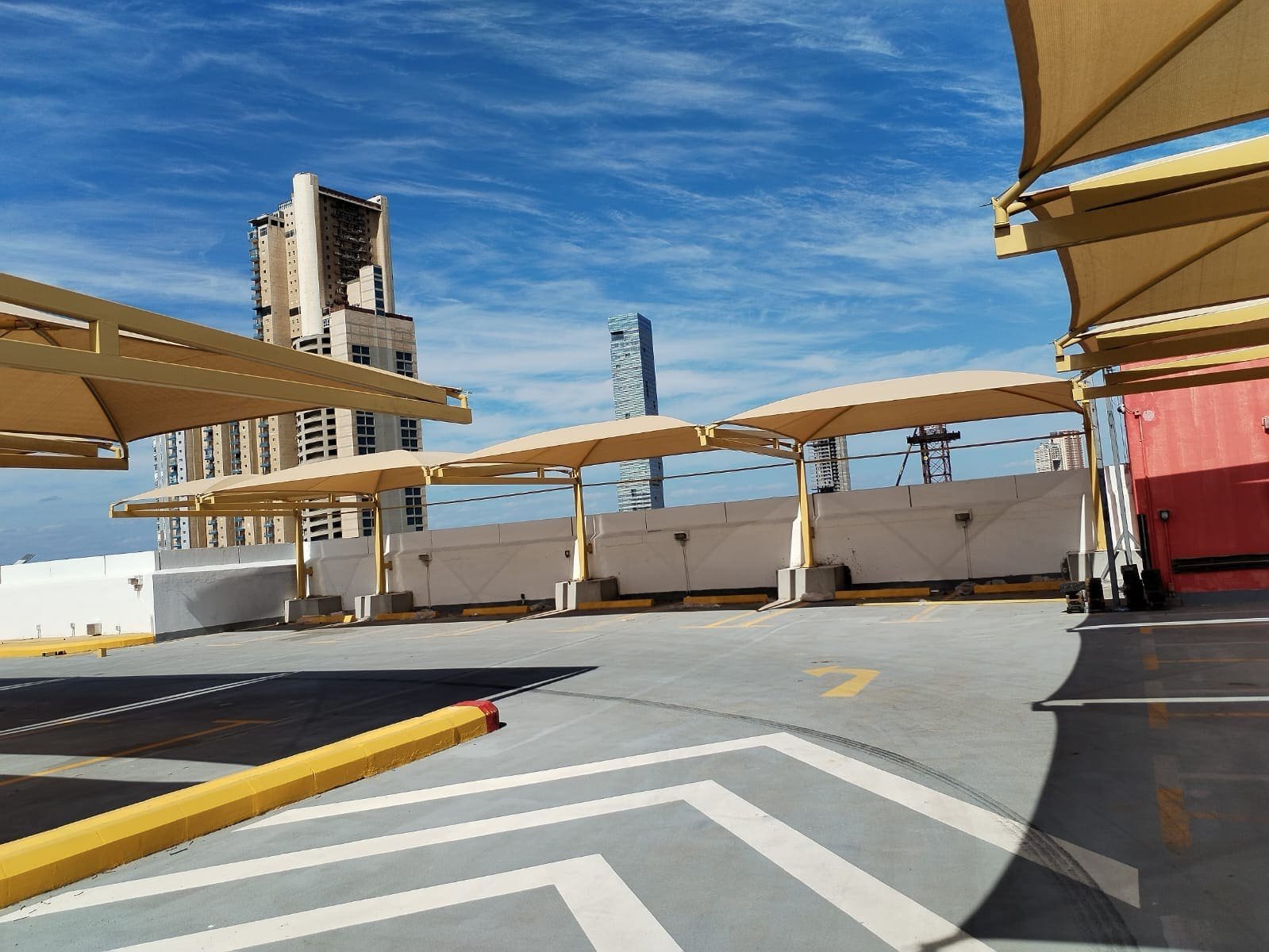 مظلات وسواتر الأحساء | تركيب مظلات سيارات ساندوتش بانل وجلسات وترميم الهفوف